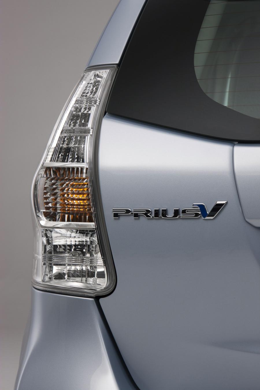  Toyota Prius V 2011 года  (фото 7 из 208)